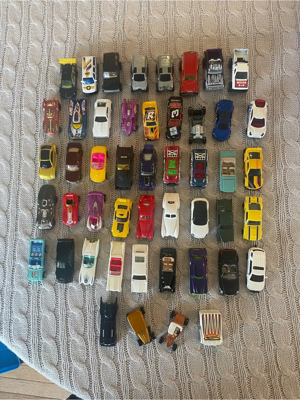 Hot Wheels 2005 48 Car Carrying Case Made In USA + 48 die cast cars & trucks